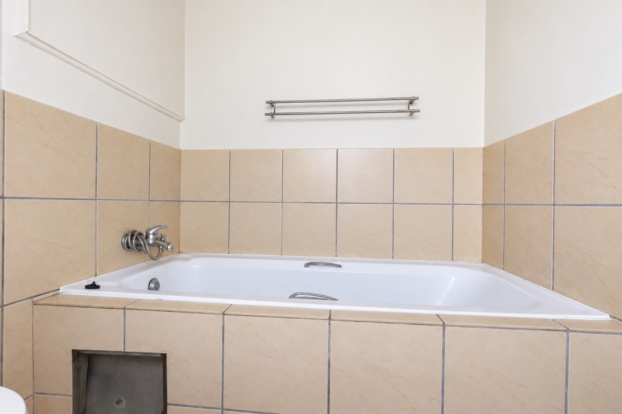To Let 2 Bedroom Property for Rent in Buh Rein Estate Western Cape